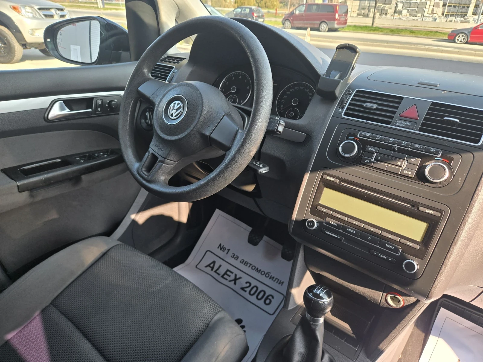 VW Touran Фабричен метан, снимка 7 - Автомобили и джипове - 53743670