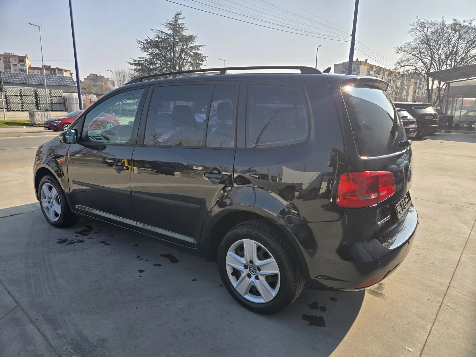 VW Touran Фабричен метан, снимка 4 - Автомобили и джипове - 53743670