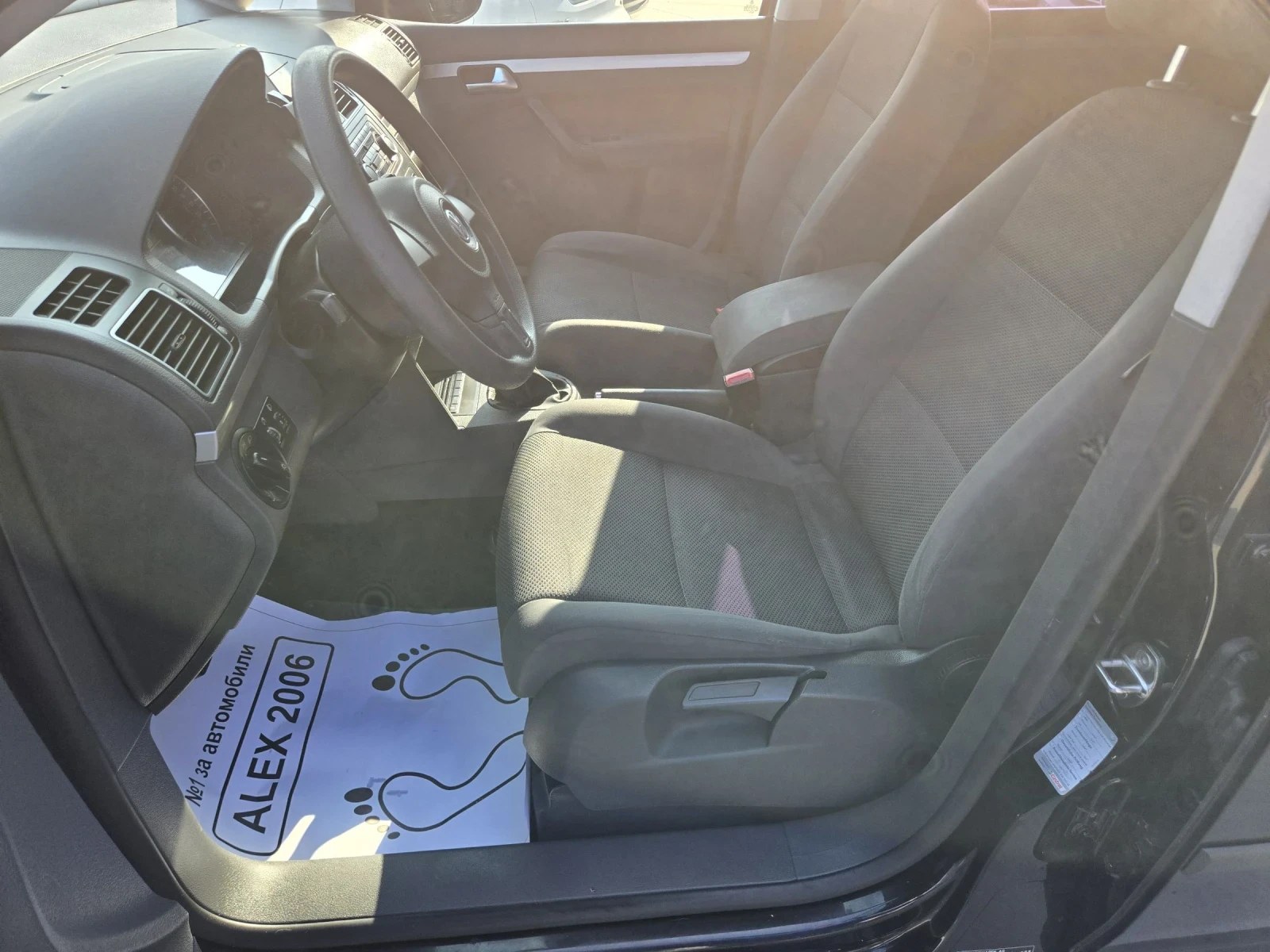 VW Touran Фабричен метан, снимка 5 - Автомобили и джипове - 53743670