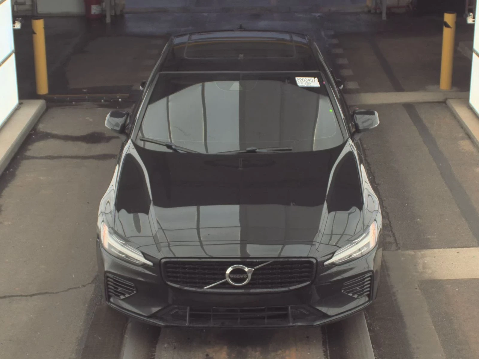 Volvo S60 Recharge Plug-In Hybrid T8 R-Design Expression, снимка 2 - Автомобили и джипове - 53851685