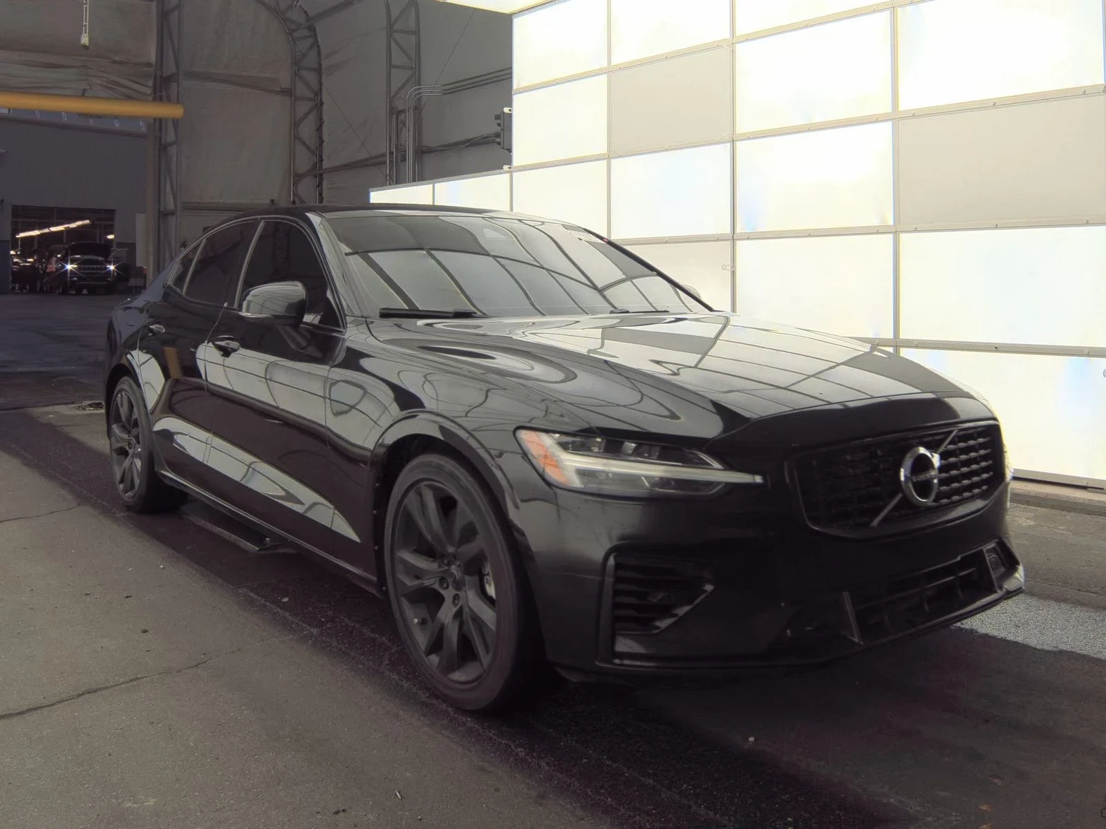 Volvo S60 Recharge Plug-In Hybrid T8 R-Design Expression, снимка 3 - Автомобили и джипове - 53851685