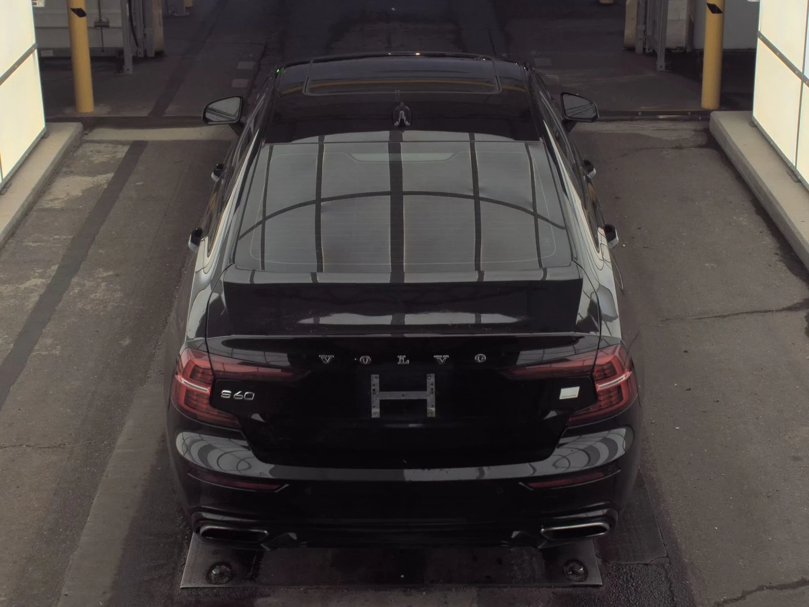 Volvo S60 Recharge Plug-In Hybrid T8 R-Design Expression, снимка 5 - Автомобили и джипове - 53851685