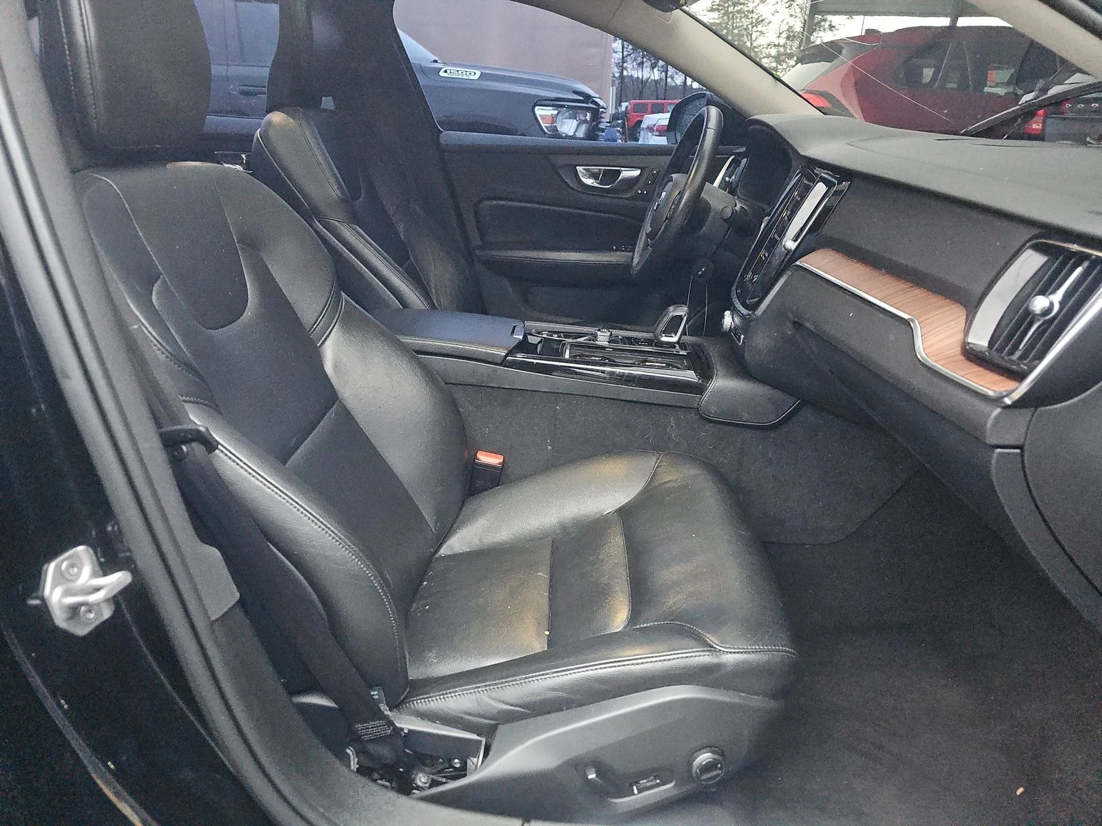 Volvo S60 Recharge Plug-In Hybrid T8 R-Design Expression, снимка 9 - Автомобили и джипове - 53851685