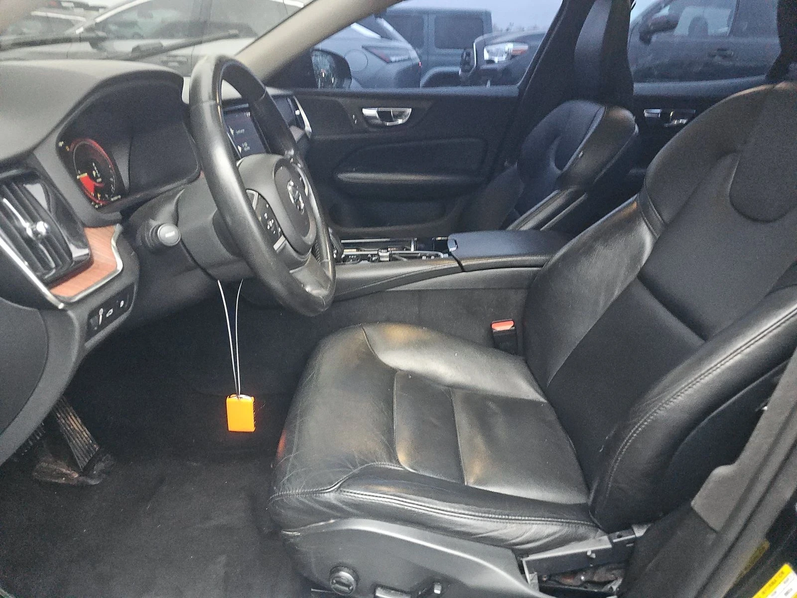 Volvo S60 Recharge Plug-In Hybrid T8 R-Design Expression, снимка 8 - Автомобили и джипове - 53851685