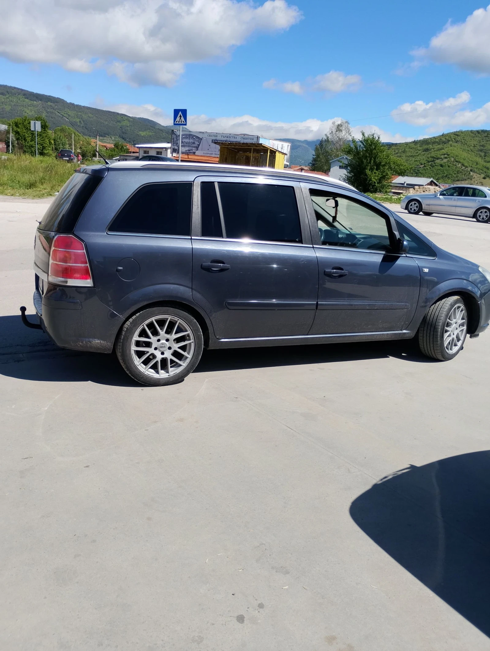 Opel Zafira Продавам 7 местен миниван 1.8 бензин, снимка 3 - Автомобили и джипове - 54597177