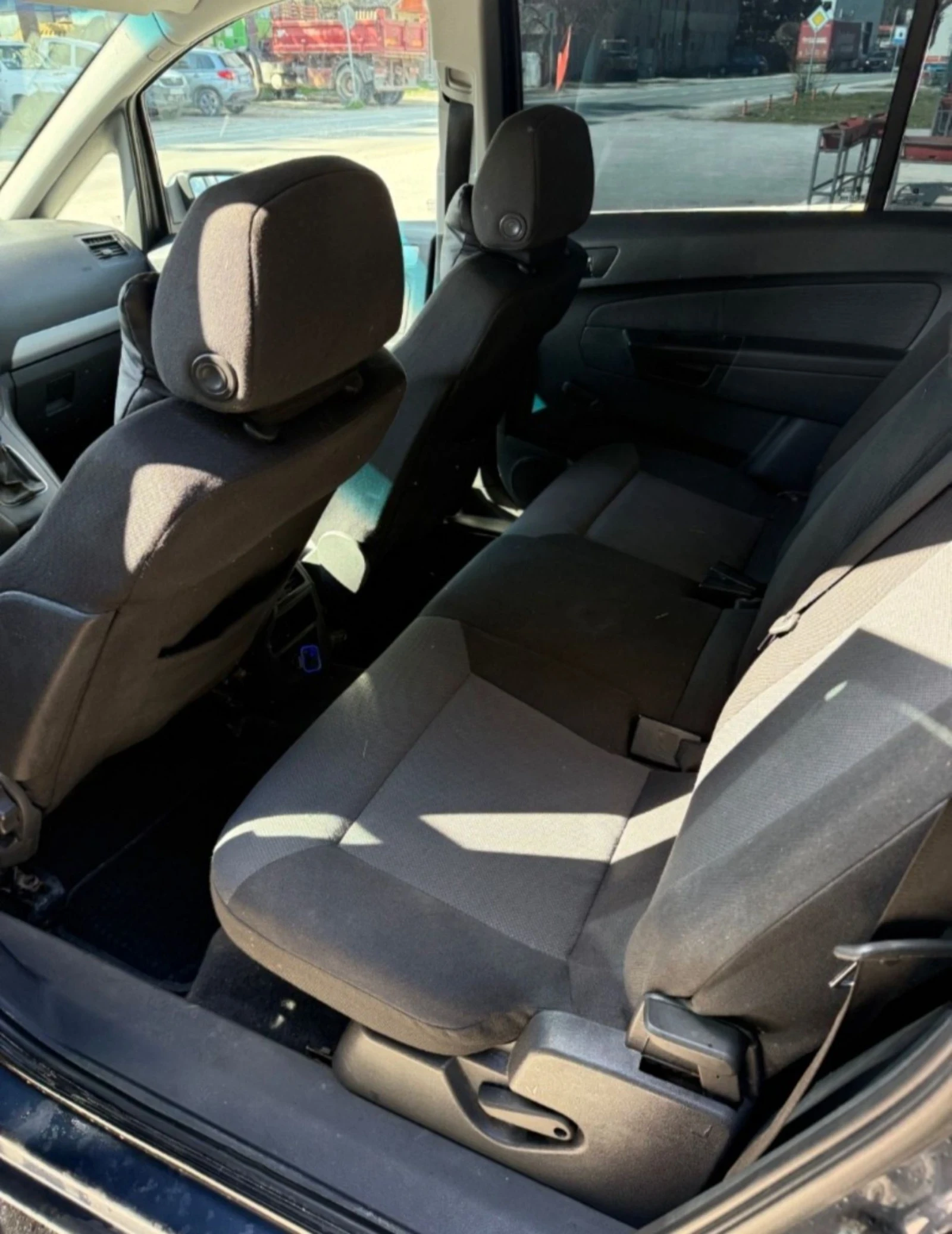 Opel Zafira Продавам 7 местен миниван 1.8 бензин, снимка 8 - Автомобили и джипове - 54597177