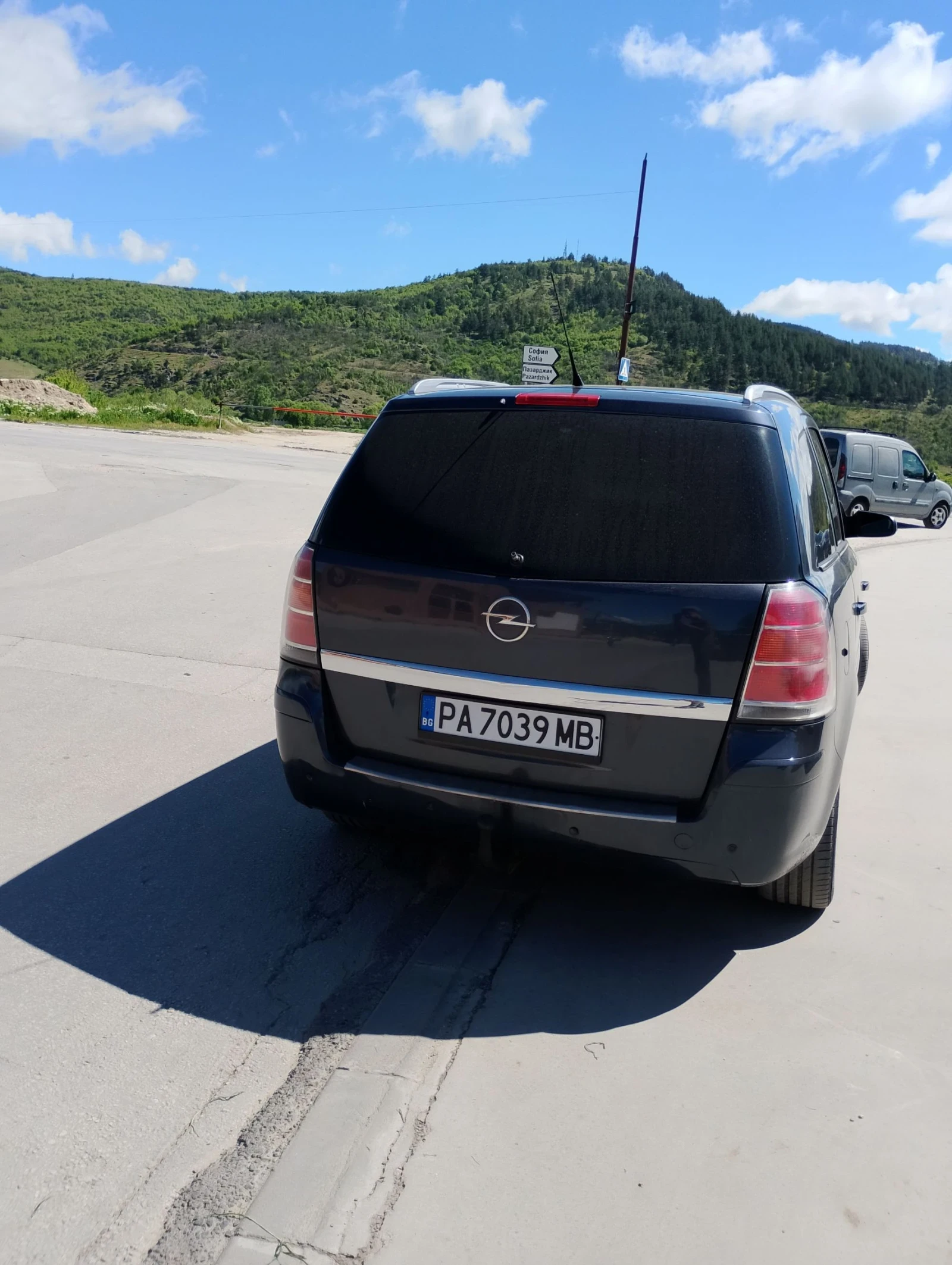 Opel Zafira Продавам 7 местен миниван 1.8 бензин, снимка 4 - Автомобили и джипове - 54597177