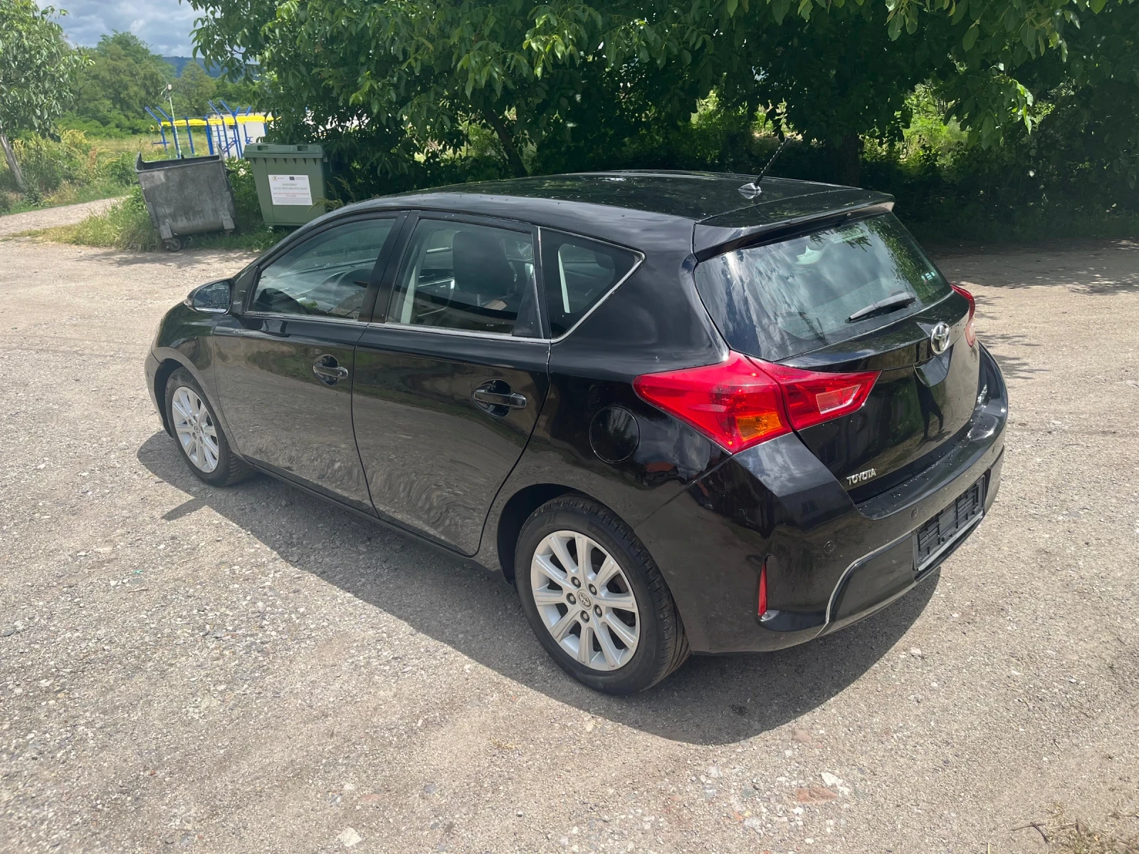 Toyota Auris 1.4 D4D, снимка 2 - Автомобили и джипове - 54891649