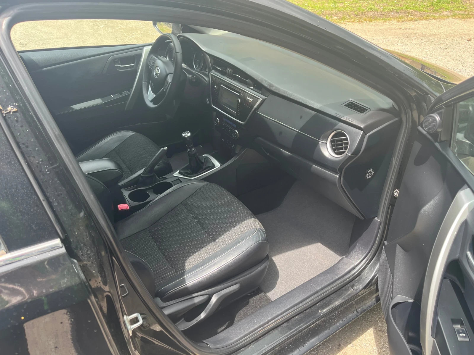 Toyota Auris 1.4 D4D, снимка 10 - Автомобили и джипове - 54891649