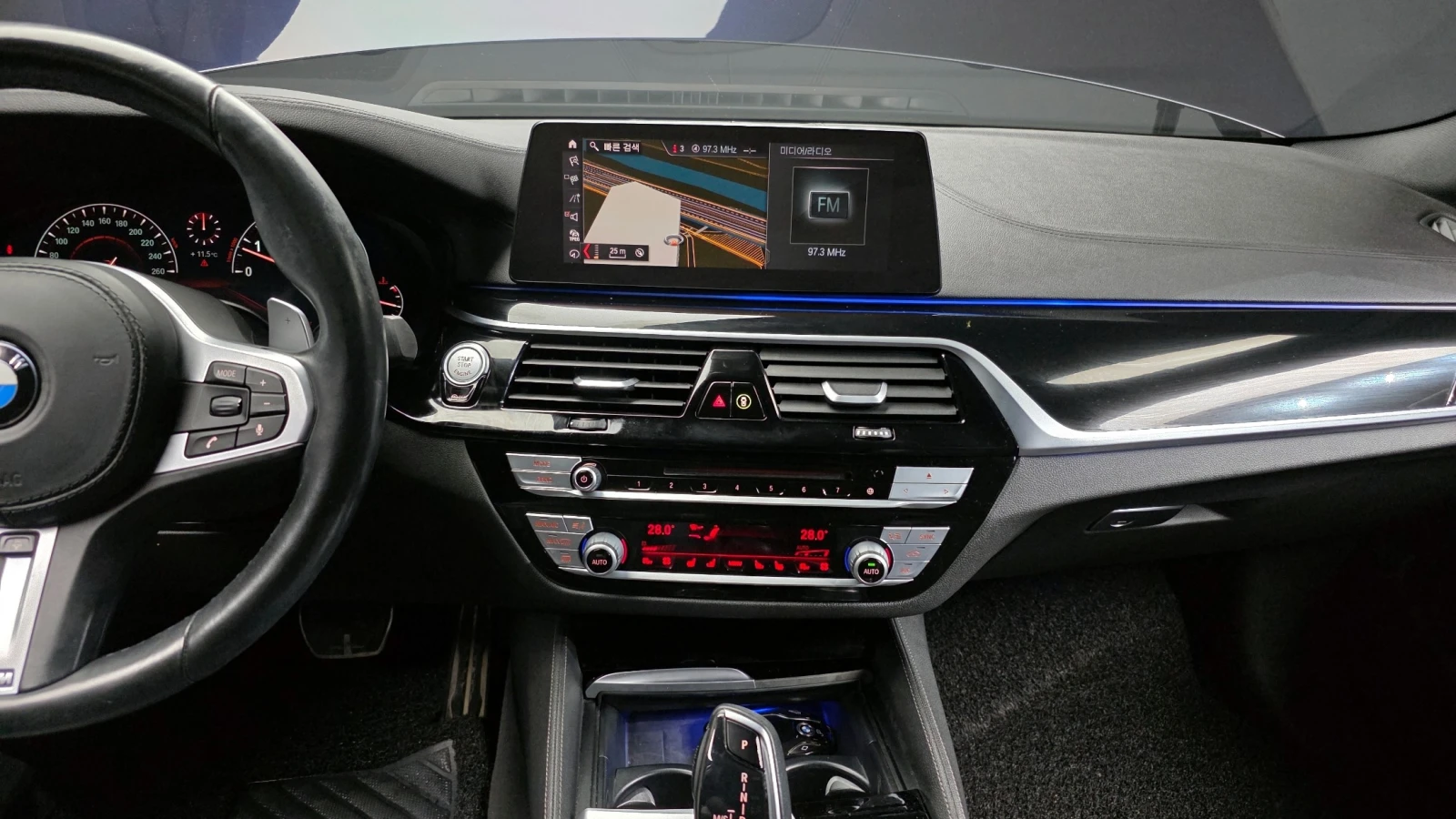 BMW 530 М ПАКЕТ/360 КАМ/ОБДУХПОДГРЕВ/ШИБЕДАХ/ПАМЕТ/HUD/, снимка 12 - Автомобили и джипове - 55049771