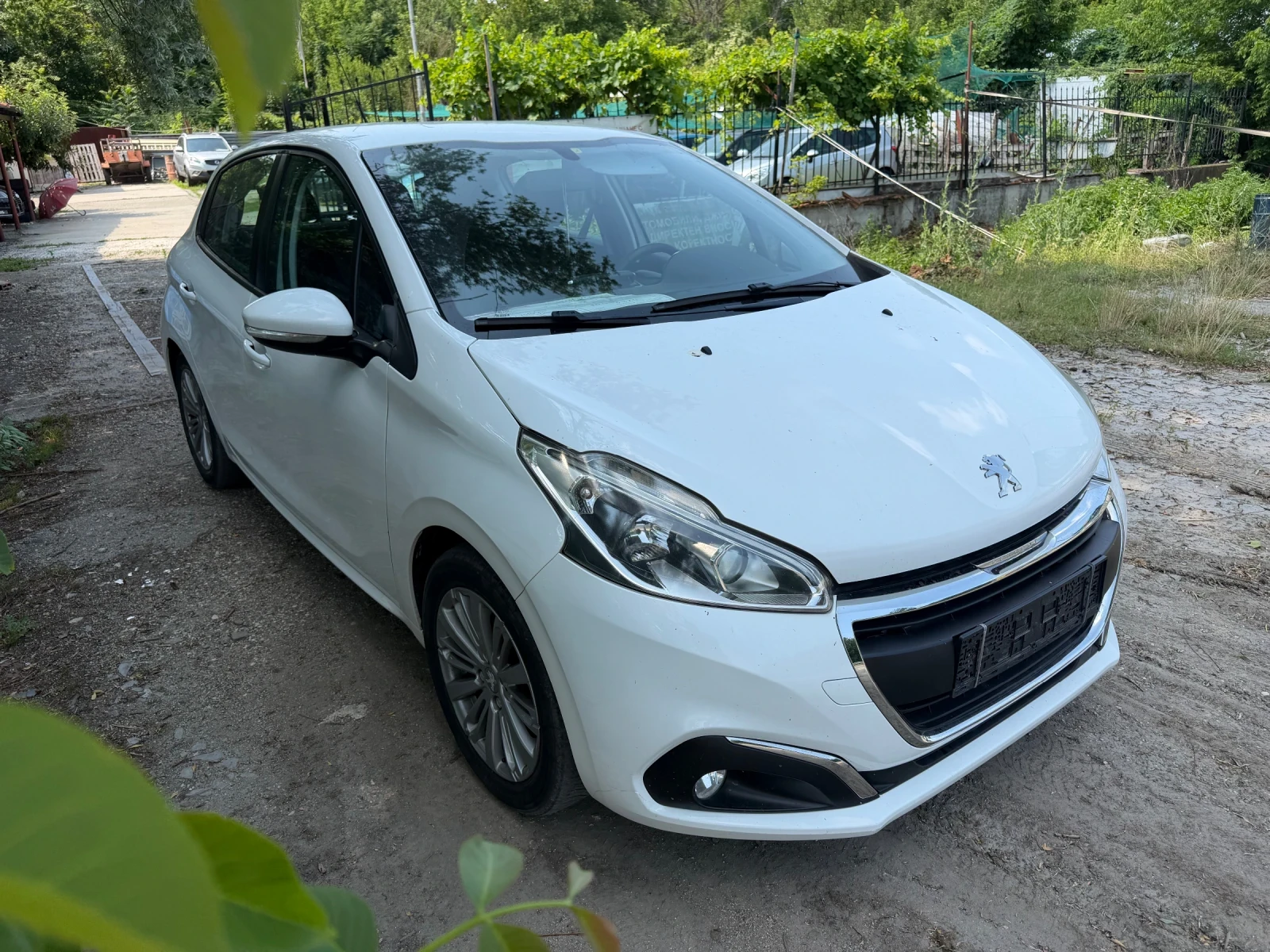 Peugeot 208 1.2, снимка 3 - Автомобили и джипове - 55127633