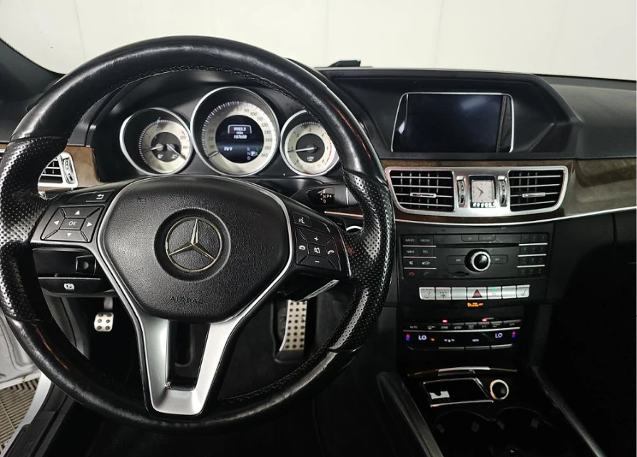Mercedes-Benz E 250 4Matic , снимка 12 - Автомобили и джипове - 55217896
