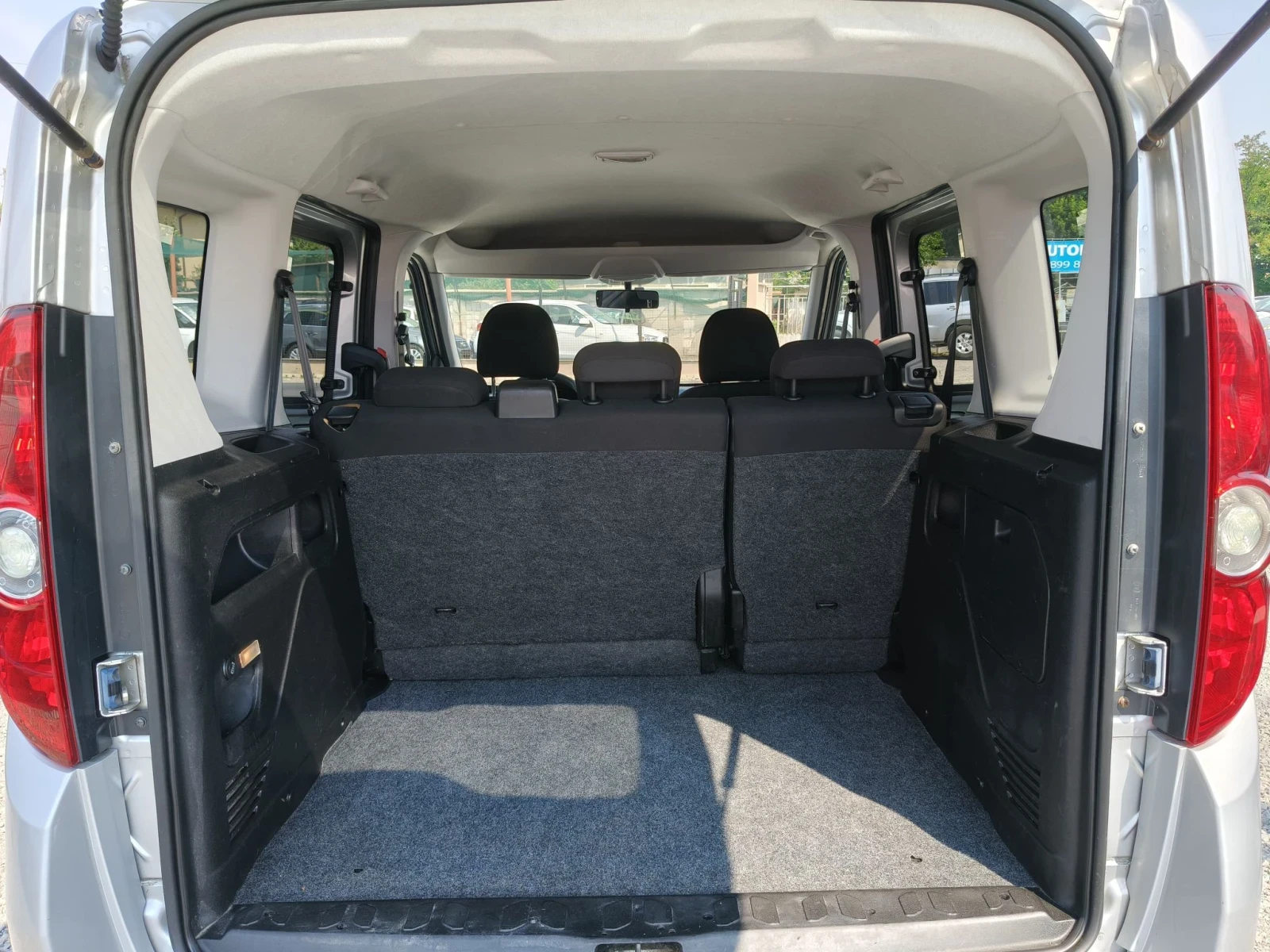 Fiat Doblo 1.3Mjet, снимка 16 - Автомобили и джипове - 55710895