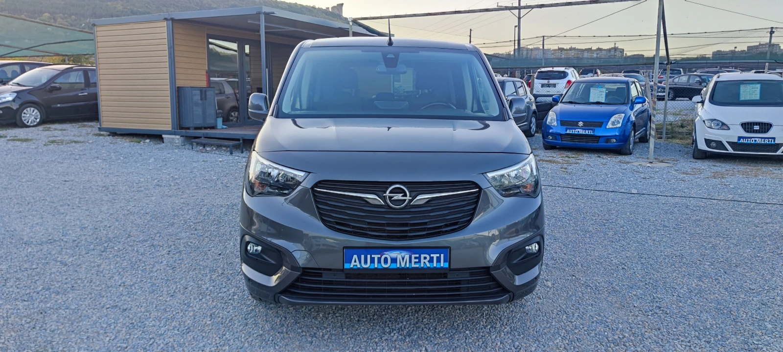 Opel Combo 1.5CDTI Life, снимка 2 - Автомобили и джипове - 56353344