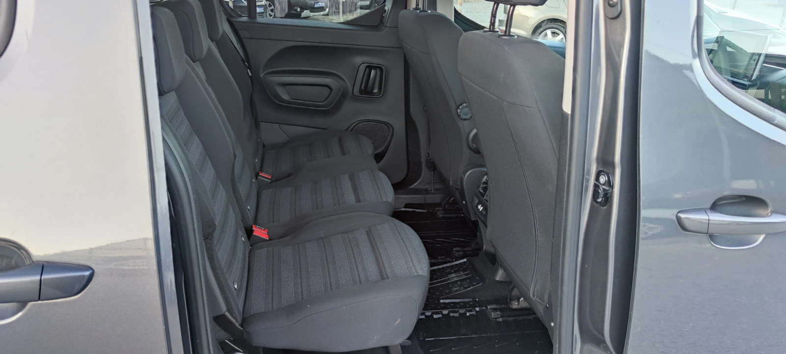 Opel Combo 1.5CDTI Life, снимка 12 - Автомобили и джипове - 56353344
