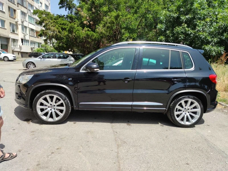 VW Tiguan R-Line, снимка 3 - Автомобили и джипове - 46360965