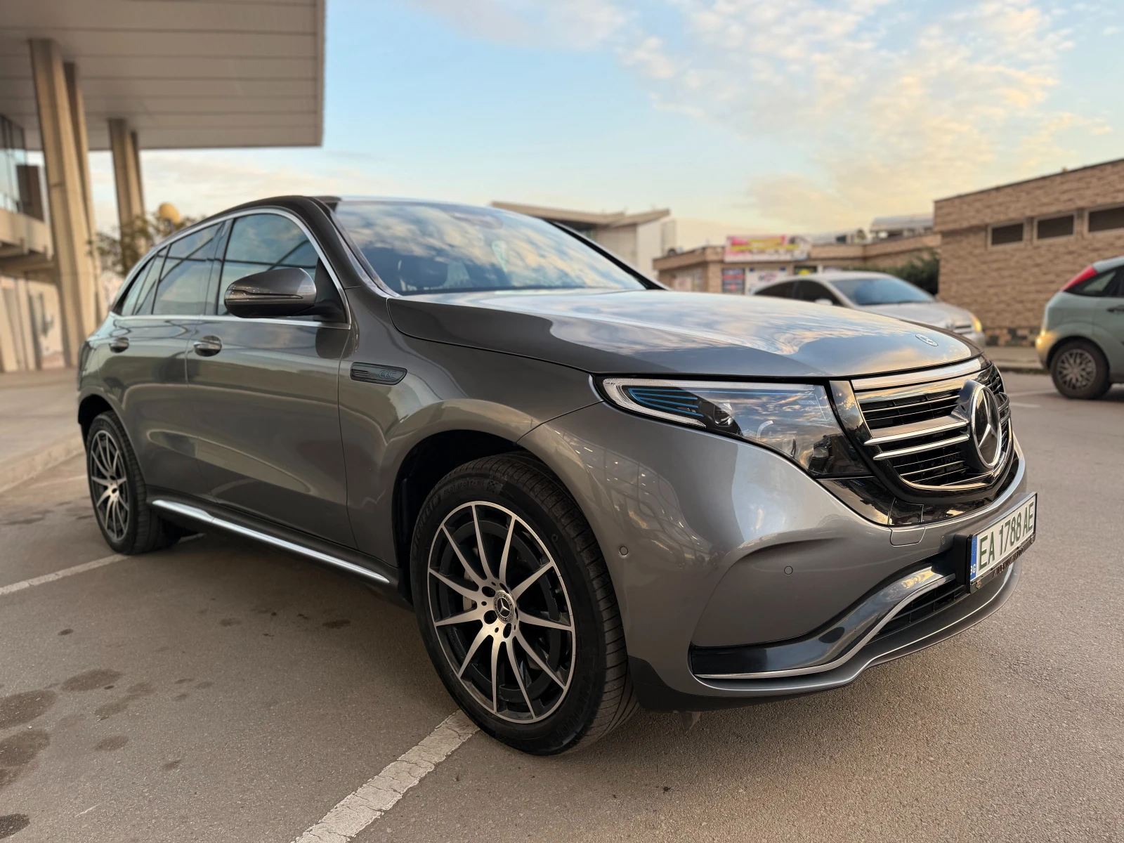 Mercedes-Benz EQC 6 МЕСЕЦА ГАРАНЦИЯ/AMG Pack 4 Matic/Всички Екстри - изображение 6