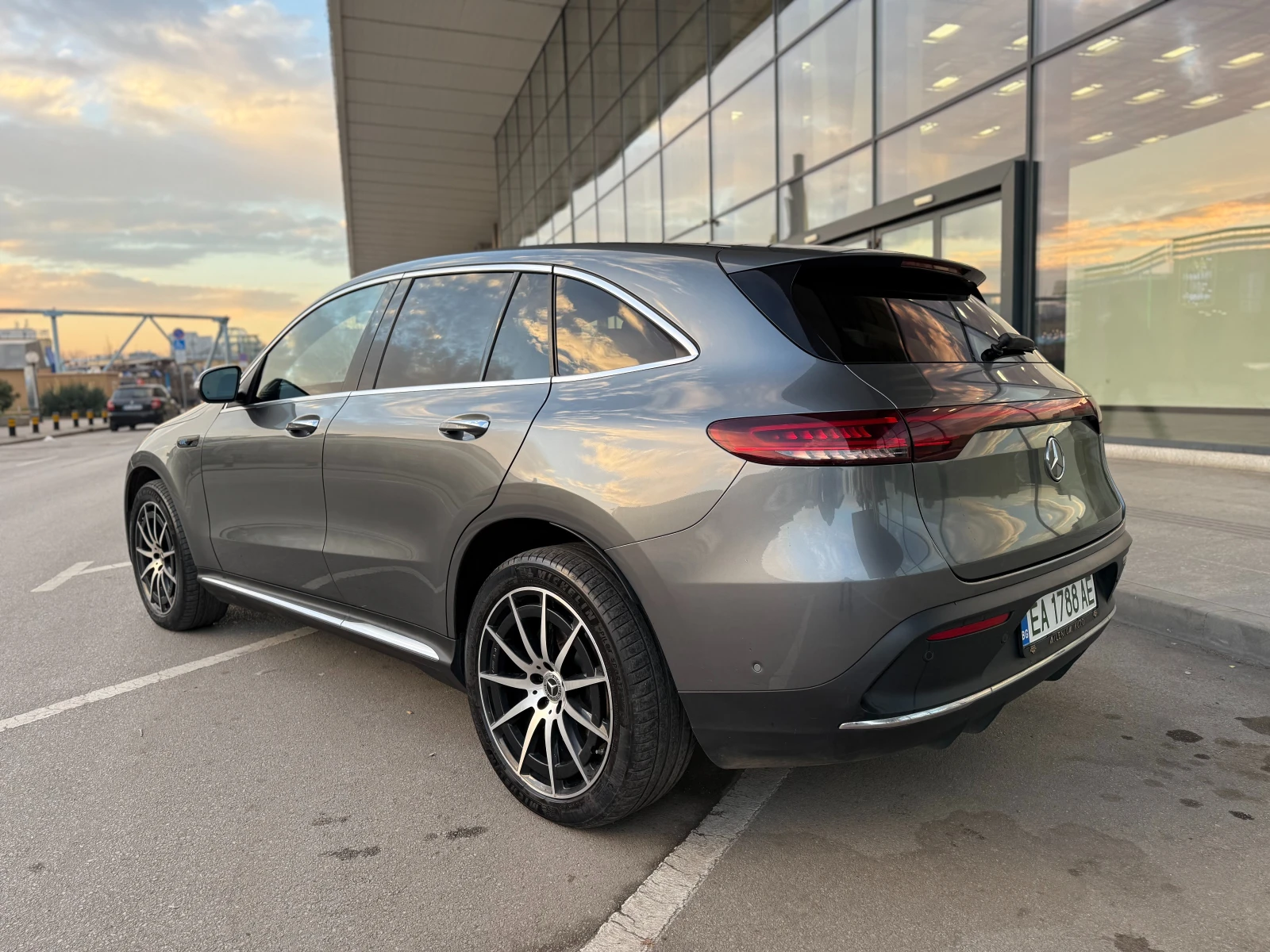 Mercedes-Benz EQC 6 МЕСЕЦА ГАРАНЦИЯ/AMG Pack 4 Matic/Всички Екстри - изображение 3