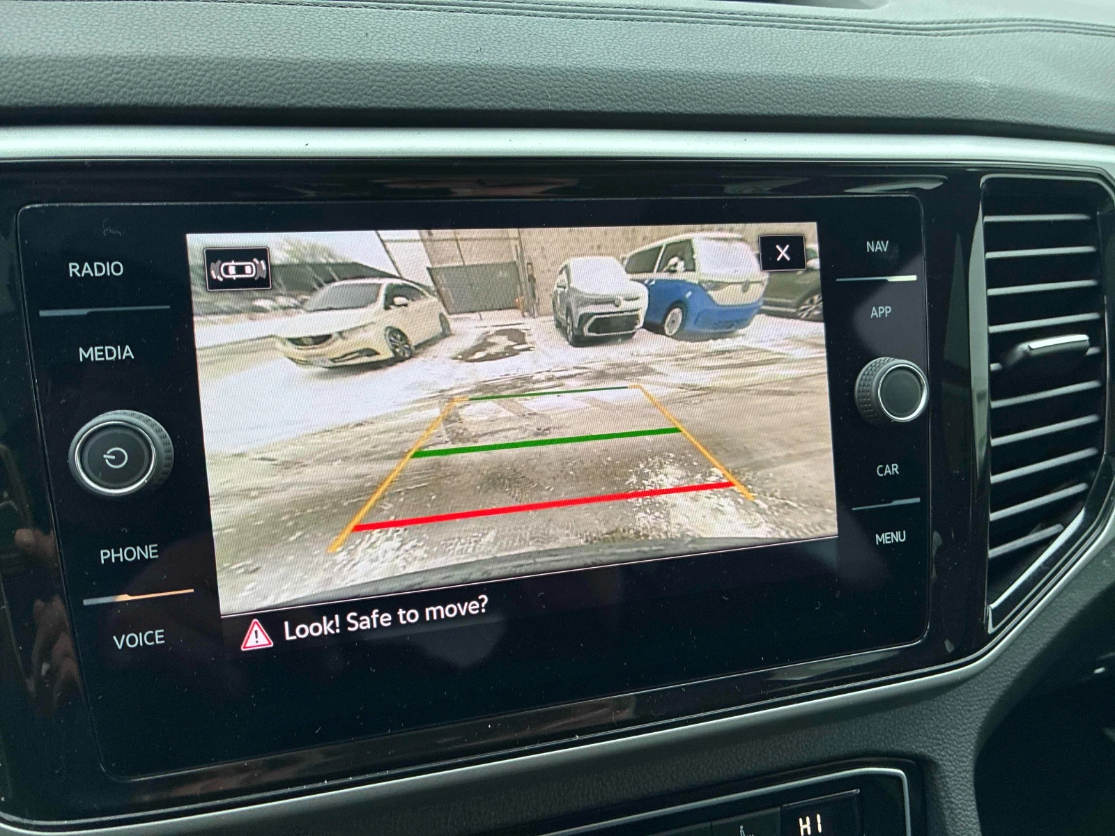 VW Atlas Cross Sport  * * CARFAX * * АВТО КРЕДИТ * * , снимка 12 - Автомобили и джипове - 53841759