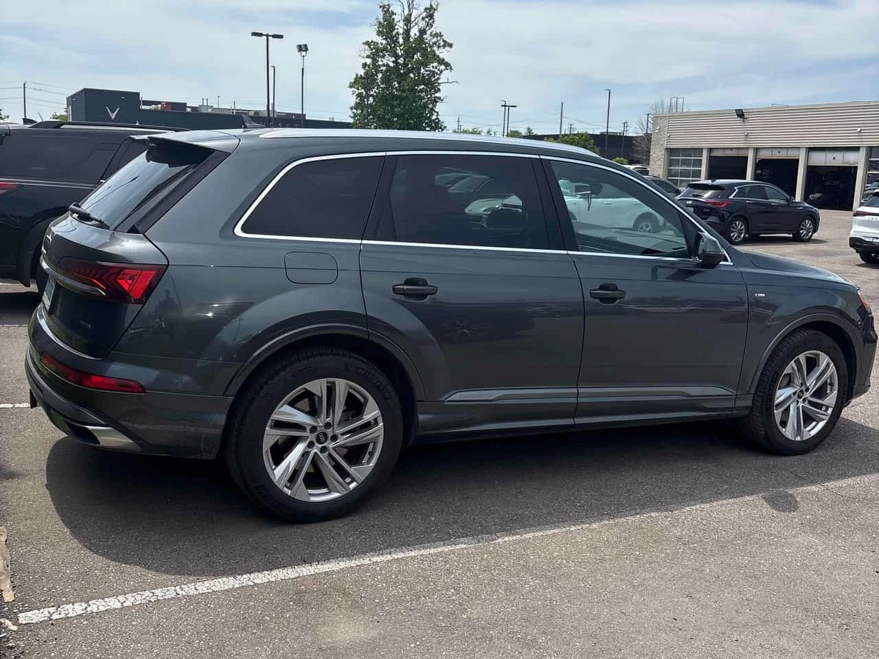 Audi Q7 Komfort  CARFAX, снимка 3 - Автомобили и джипове - 54798270
