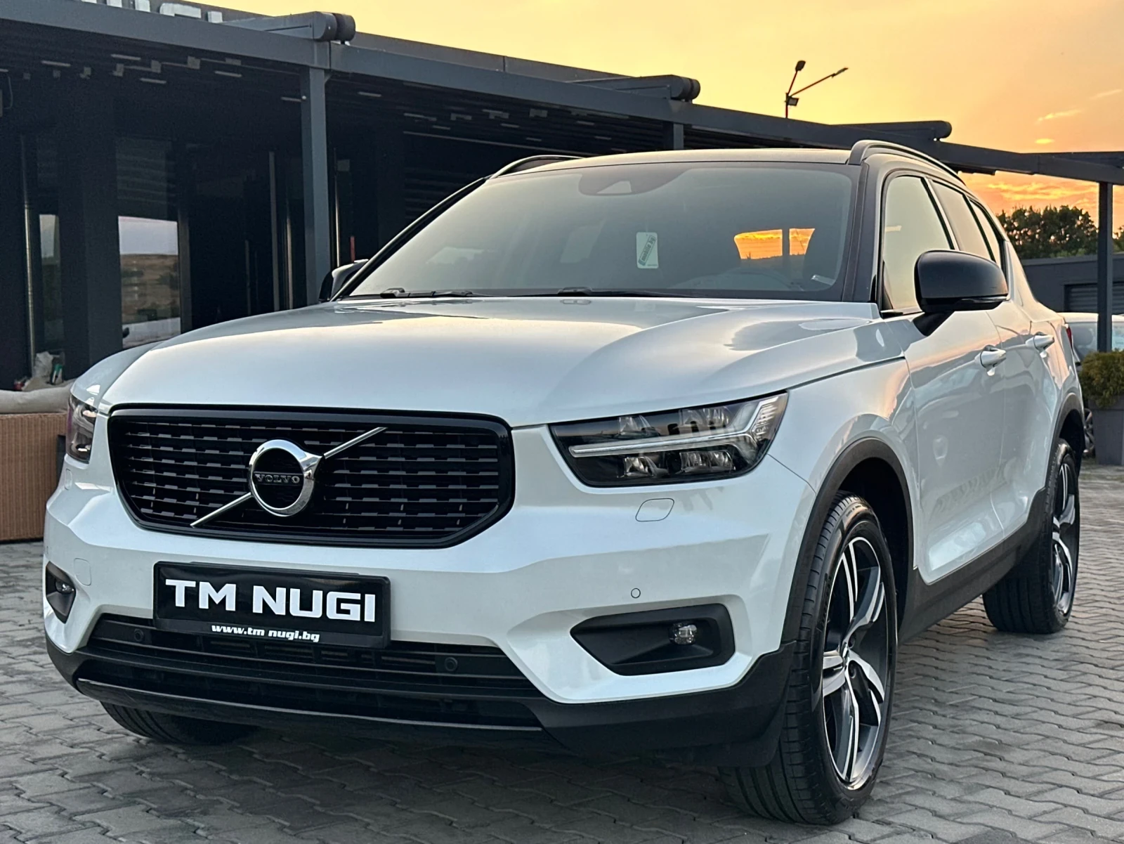 Volvo XC40 R DESIGN* DIGITAL* BLACK LINE* HARMON/KARDON* KEYL, снимка 3 - Автомобили и джипове - 55590249