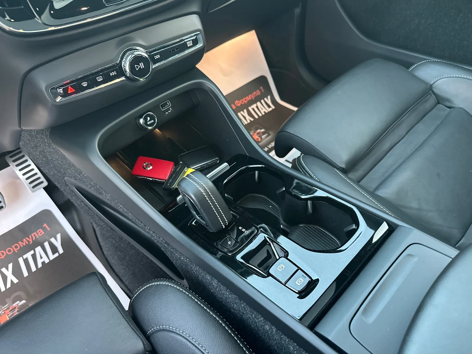 Volvo XC40 R DESIGN* DIGITAL* BLACK LINE* HARMON/KARDON* KEYL, снимка 14 - Автомобили и джипове - 55590249