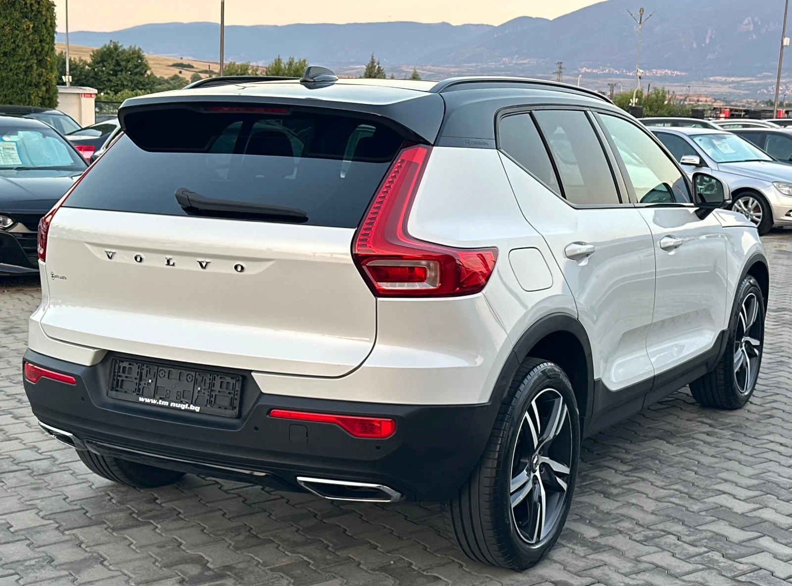 Volvo XC40 R DESIGN* DIGITAL* BLACK LINE* HARMON/KARDON* KEYL, снимка 6 - Автомобили и джипове - 55590249