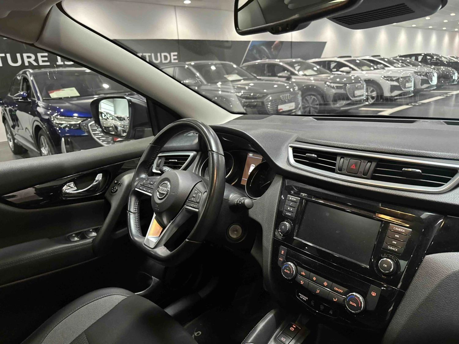 Nissan Qashqai 1.7 dCi N-Connecta, снимка 3 - Автомобили и джипове - 55613862