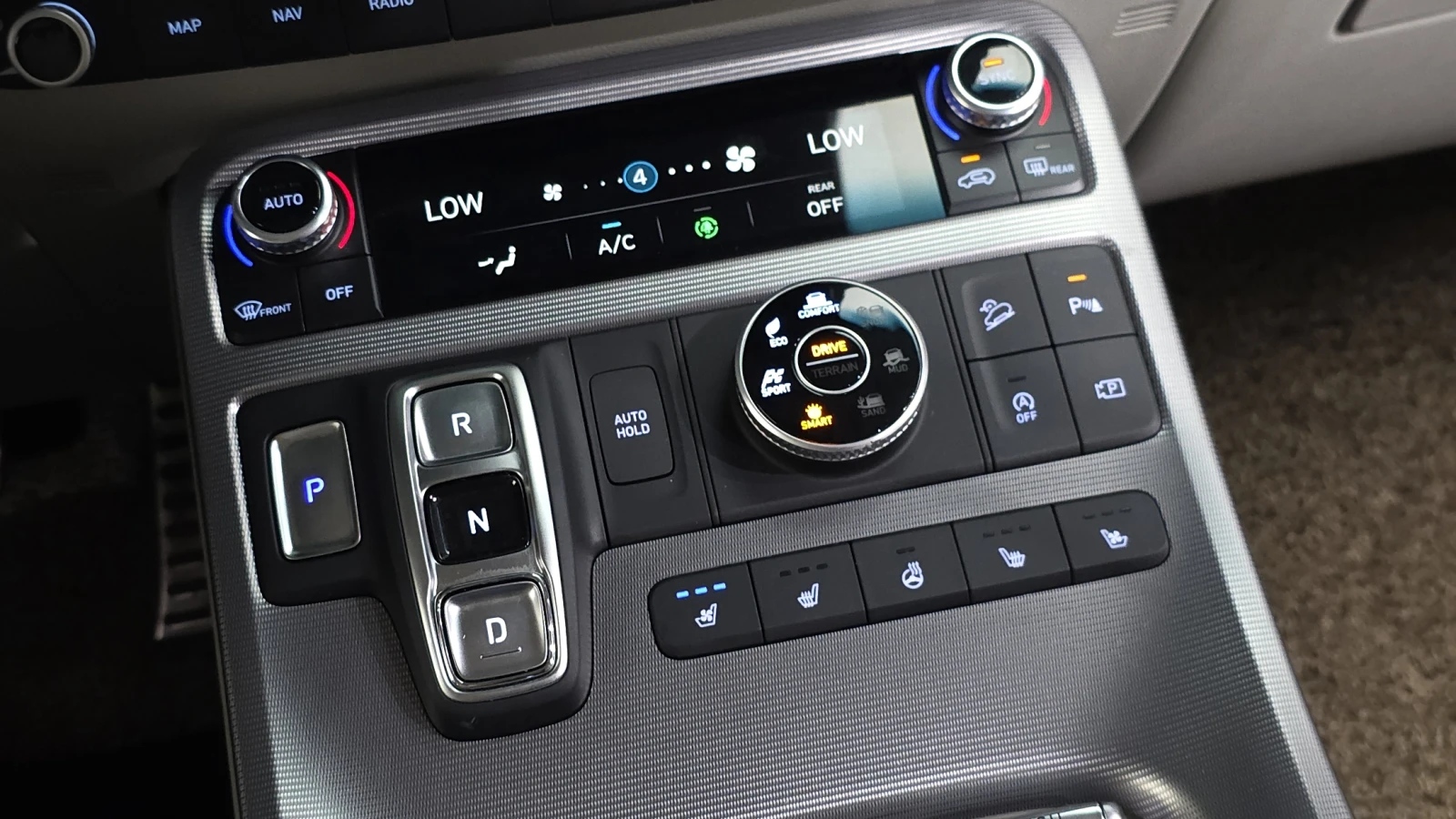 Hyundai Palisade 2023* CALLIGRAPHY* 360* HUD* ОБДУХ* МАСАЖ* DIS* КР, снимка 11 - Автомобили и джипове - 56061306