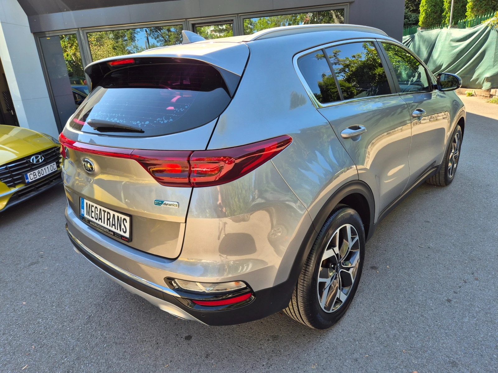 Kia Sportage 2.0 CRDI 4x2 наличен в БГ, снимка 3 - Автомобили и джипове - 56324773
