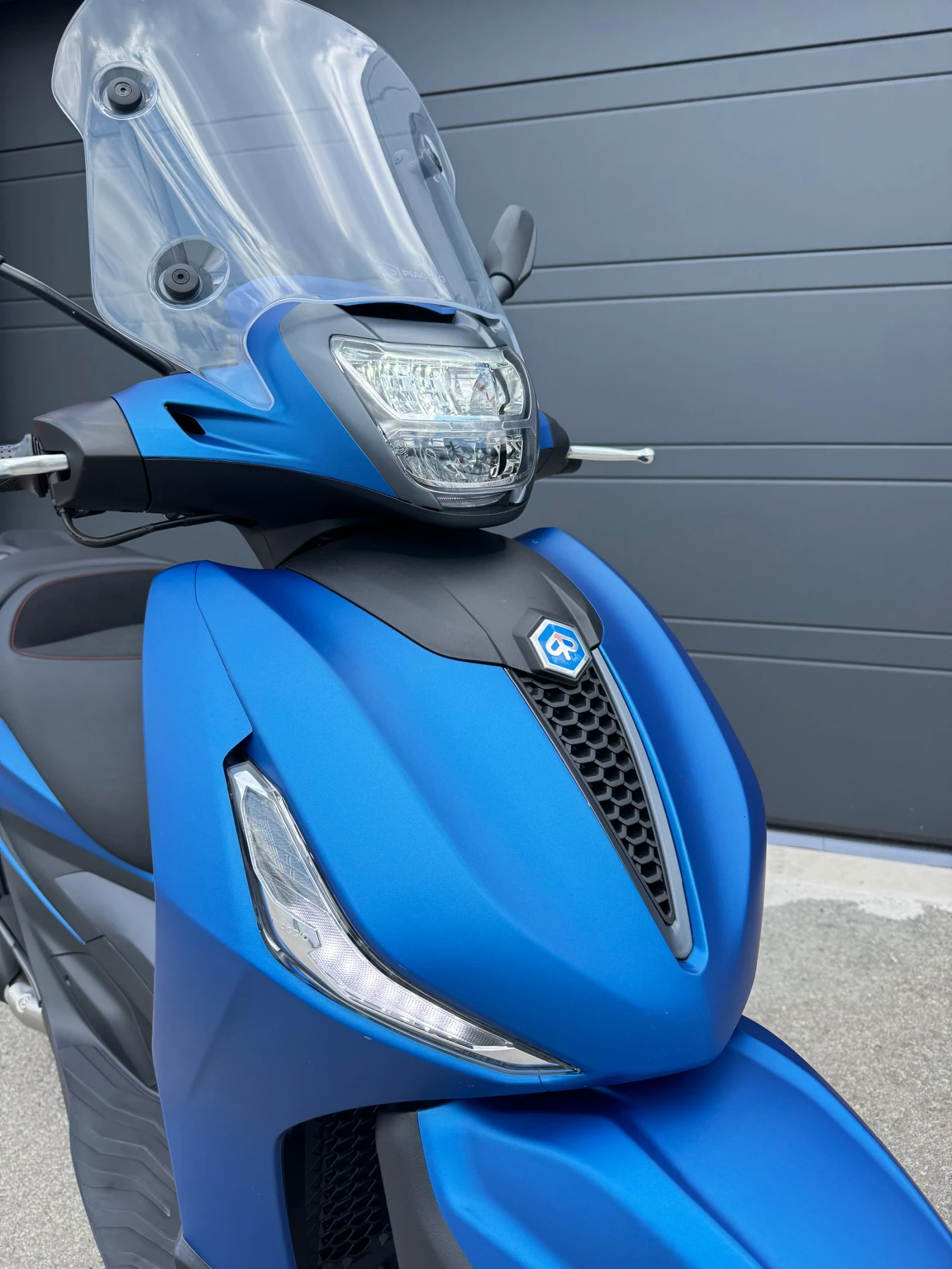 Piaggio Beverly S-300HPE-ABS-ASR-LED-КАТО НОВ!, снимка 7 - Мотоциклети и мототехника - 55068212