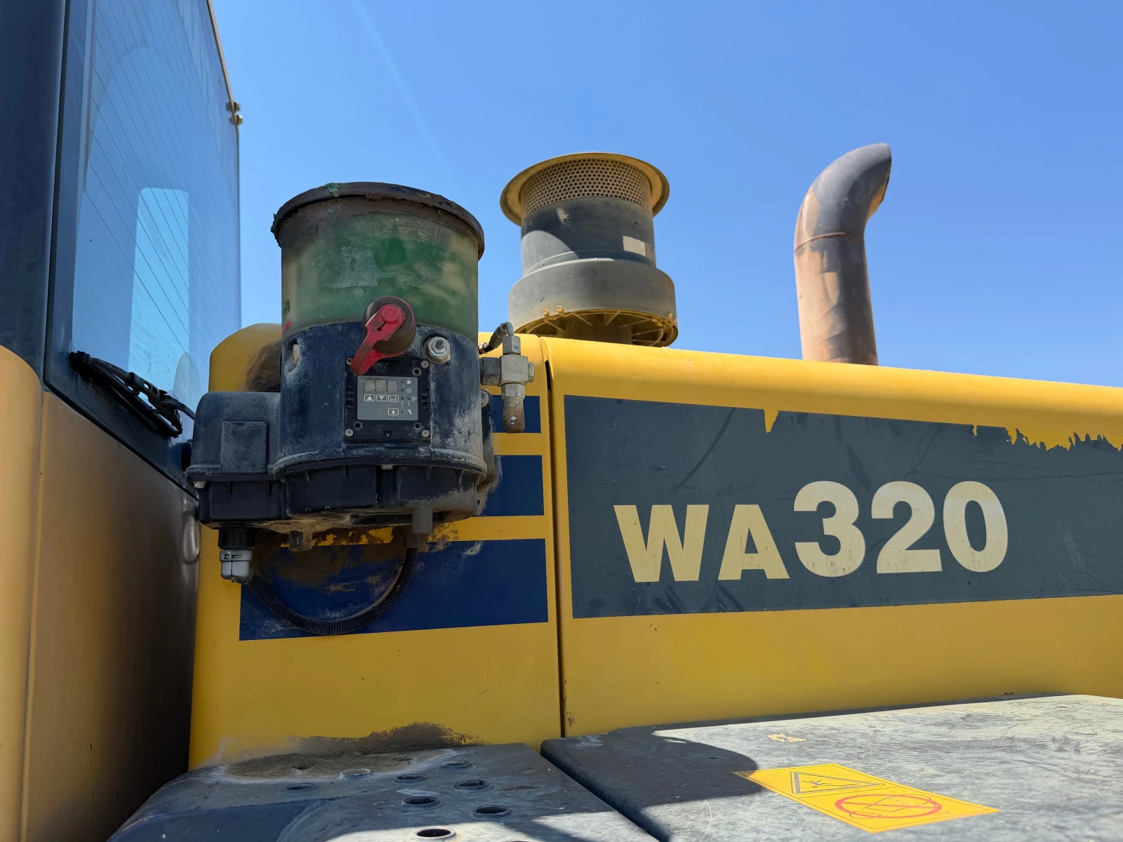 Челен товарач Komatsu WA 320 ЛИЗИНГ, снимка 9 - Индустриална техника - 54663124