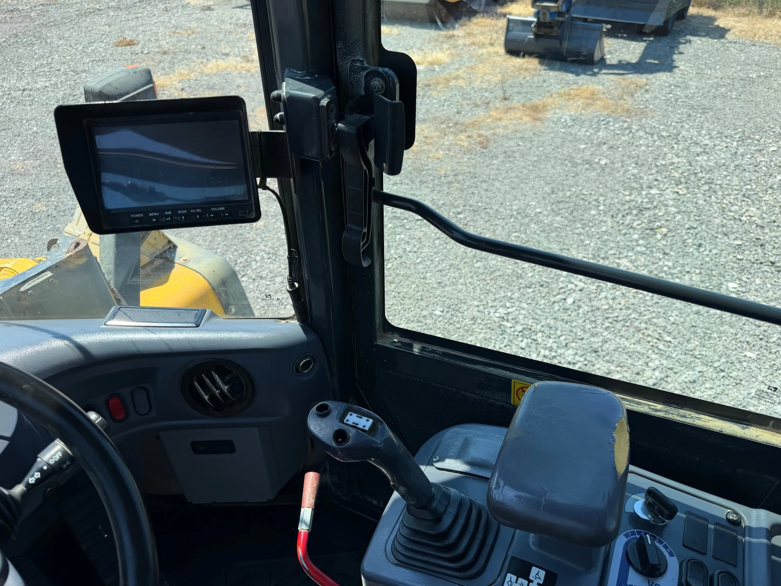 Челен товарач Komatsu WA 320 ЛИЗИНГ, снимка 13 - Индустриална техника - 54663124