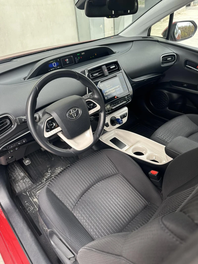 Toyota Prius 1.8 hybrid в Гаранция, снимка 4 - Автомобили и джипове - 47926523