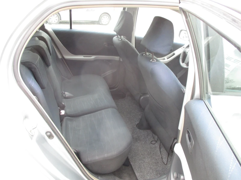 Toyota Yaris 1.3/БЕНЗИН/КАТО НОВА, снимка 15 - Автомобили и джипове - 49461644