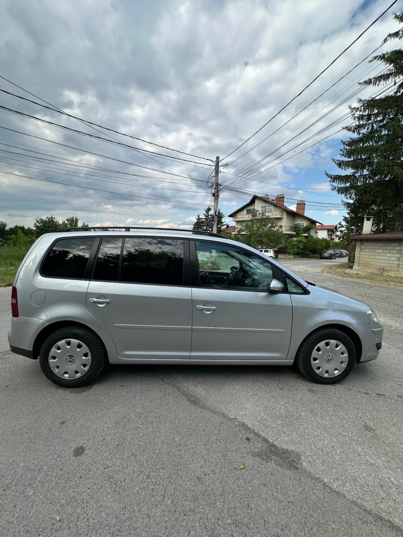 VW Touran 1.9 TDI 105 DSG, снимка 4 - Автомобили и джипове - 52569602