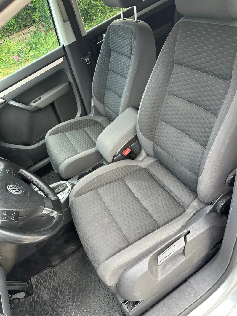 VW Touran 1.9 TDI 105 DSG, снимка 10 - Автомобили и джипове - 52569602