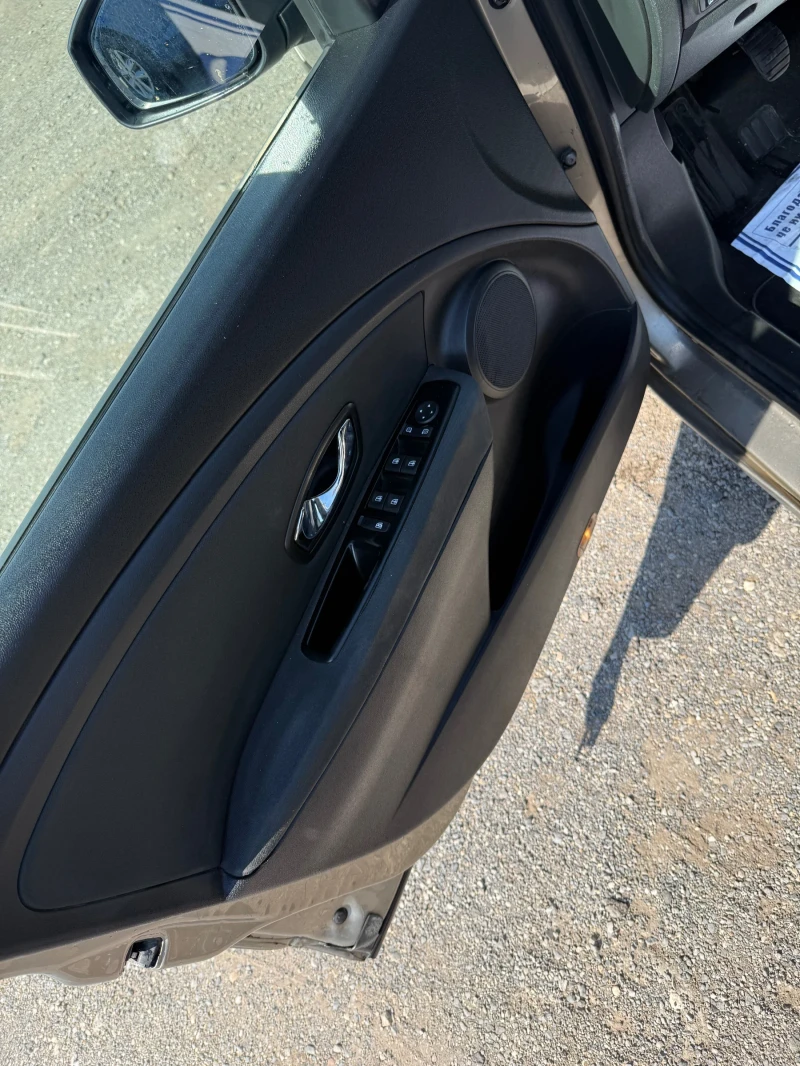 Renault Megane dCi, снимка 9 - Автомобили и джипове - 51673557