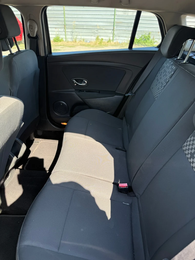 Renault Megane dCi, снимка 8 - Автомобили и джипове - 51673557