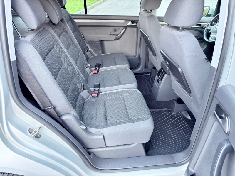 VW Touran 1.6TDI-105к.с.* 7Места* Euro5* ЛИЗИНГ* , снимка 9 - Автомобили и джипове - 52544702