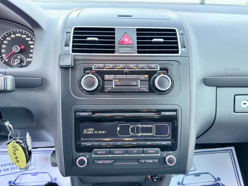 VW Touran 1.6TDI-105к.с.* 7Места* Euro5* ЛИЗИНГ* , снимка 14 - Автомобили и джипове - 52544702