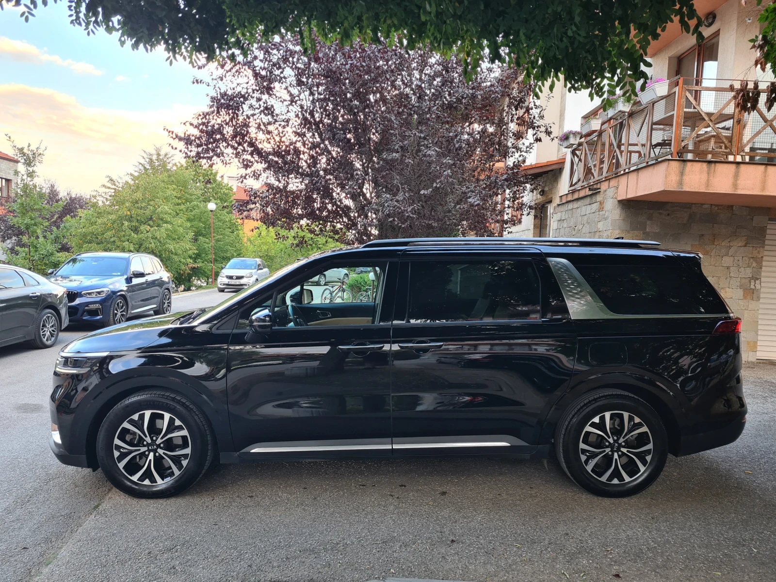 Kia Carnival 2.2 CRDI 202 к.с. 8+ 1 - изображение 2