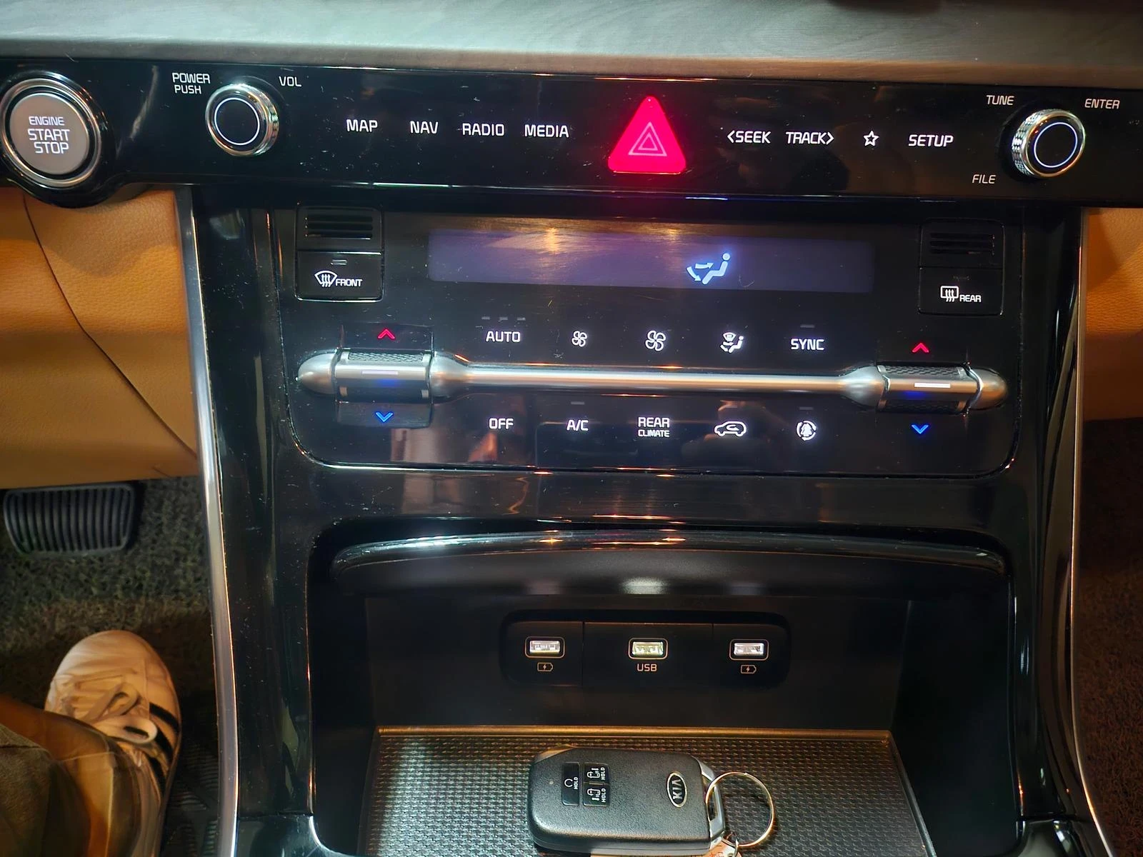 Kia Carnival 2.2 CRDI 202 �.�. 8+ 1 ������� ���� 04.03.2026�. | Mobile.bg � ����������� 10