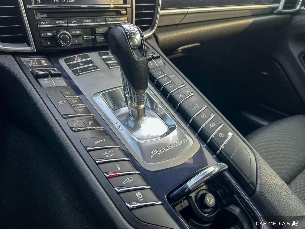 Porsche Panamera 4S * * БЕЗ ИНЦИДЕНТИ * * CARFAX * * АВТО КРЕДИТ *  - изображение 10