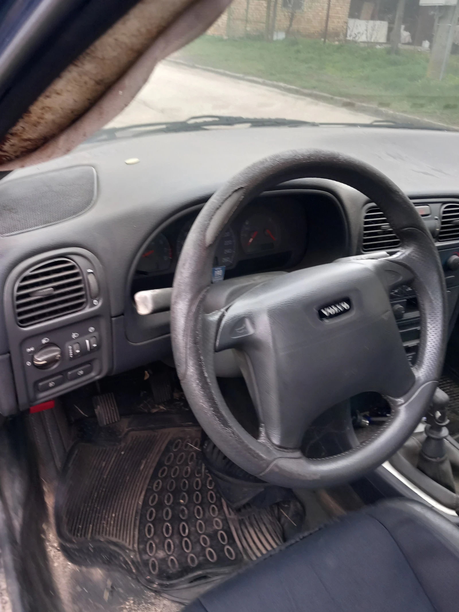 Volvo V40 1.8, снимка 5 - Автомобили и джипове - 54145935