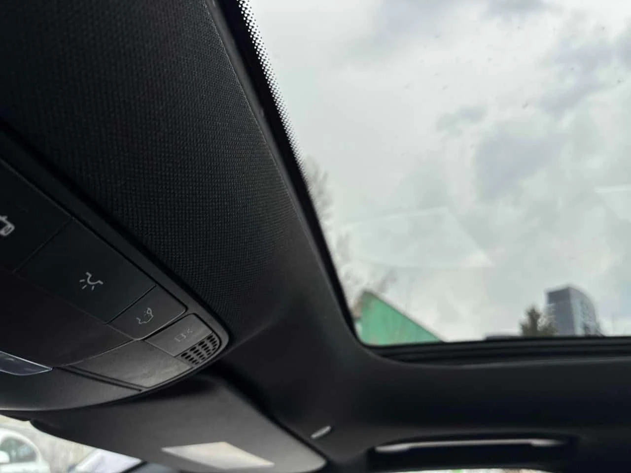 Mercedes-Benz E 400 * CARFAX * ПАНОРАМА * 360 КАМЕРА * ОБДУХВАНЕ * , снимка 13 - Автомобили и джипове - 54225214