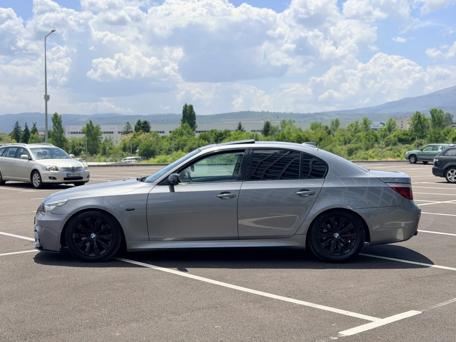 BMW 530 faceLift-M-Sport-Лизинг през Уникредит , снимка 5 - Автомобили и джипове - 54421612