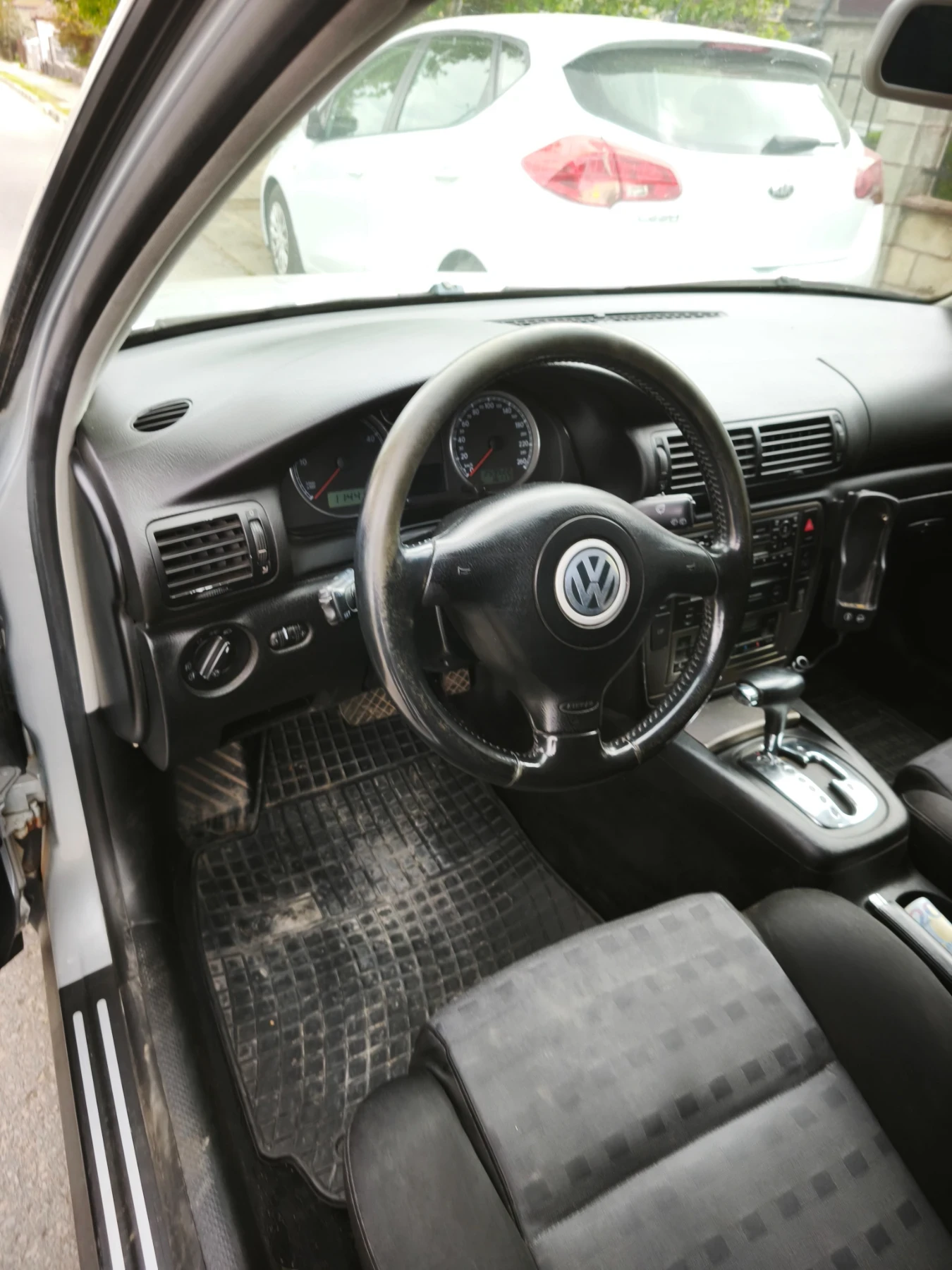 VW Passat  В 5.5, снимка 8 - Автомобили и джипове - 54482567