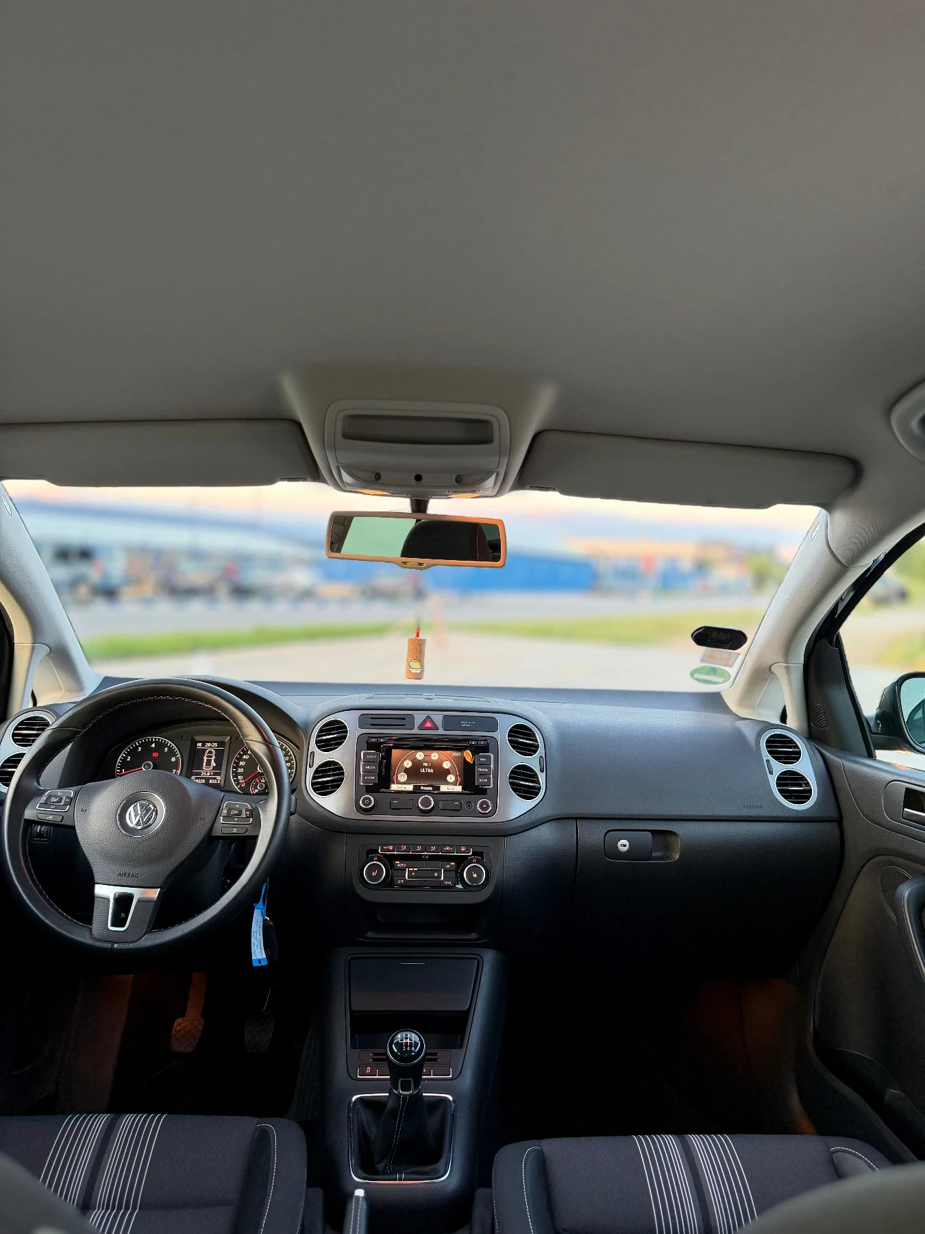 VW Golf Plus Match 1.4 TSI 122 160 хил км Видео , снимка 12 - Автомобили и джипове - 54651344