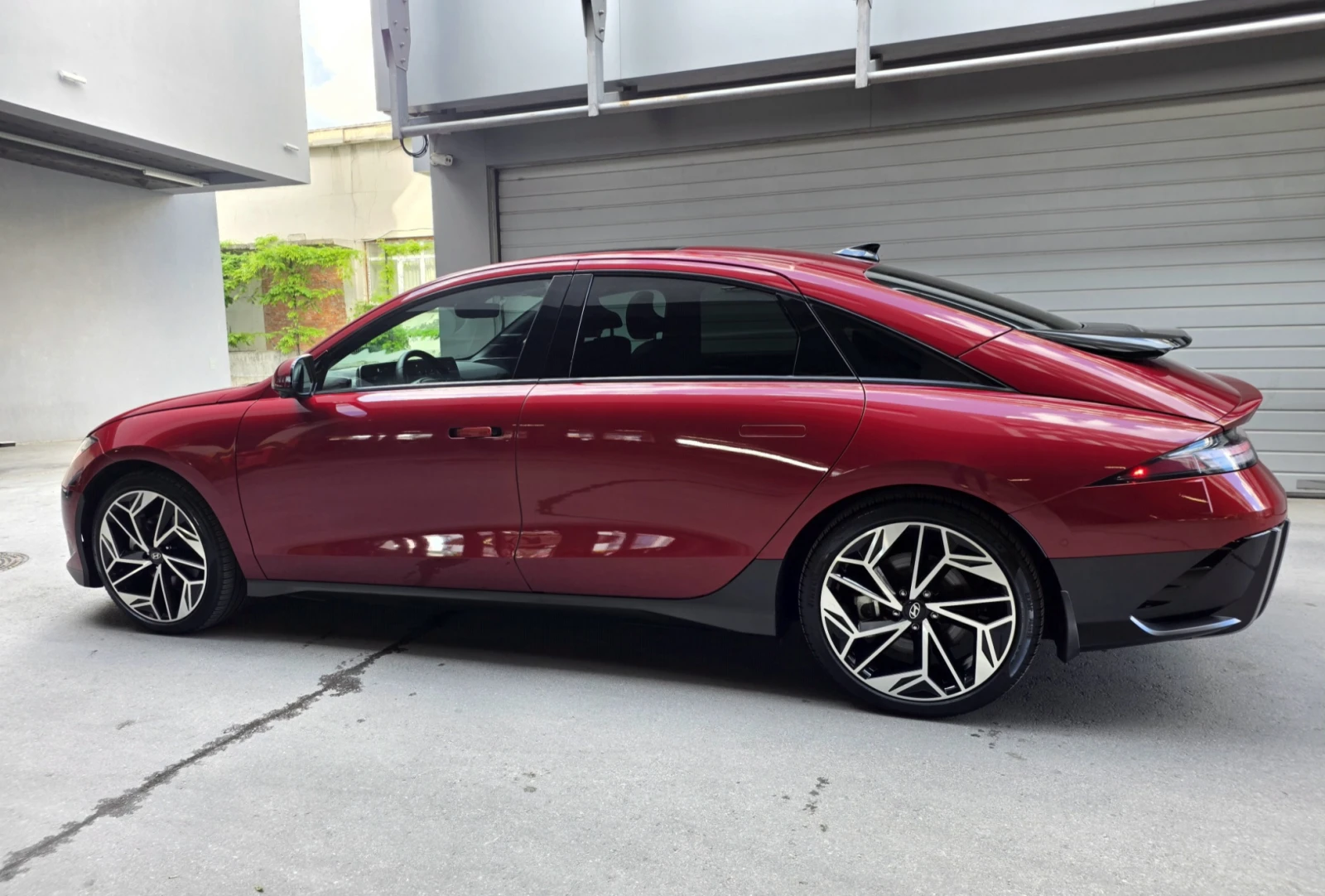 Hyundai Ioniq 6 Ultimate PACKET* 77kWh* BOSE* PANO* 360* Head-Up* , снимка 3 - Автомобили и джипове - 54876816